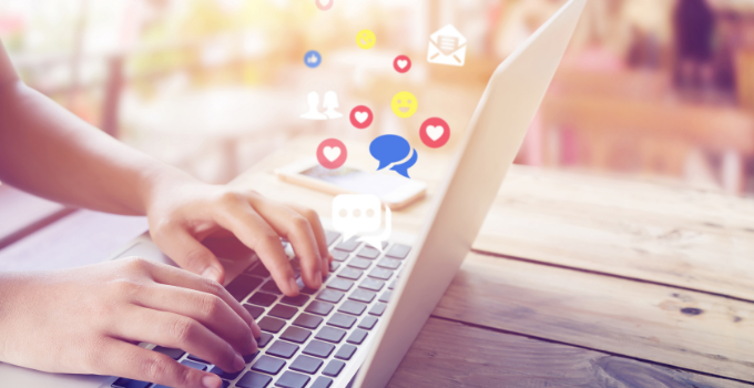 What Are The Main Advantages Of Using An Online Chat Room?